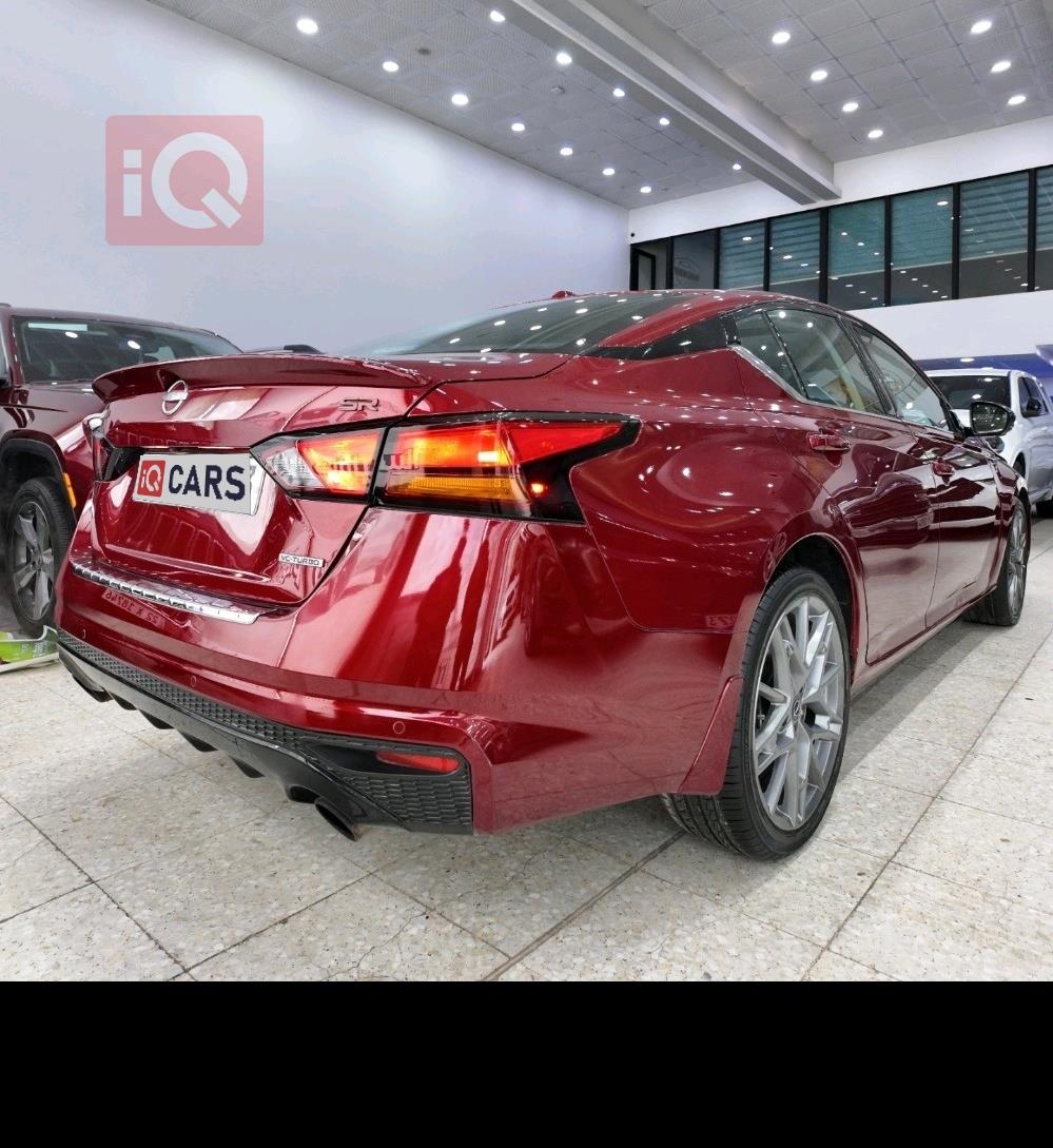 نيسان ألتيما